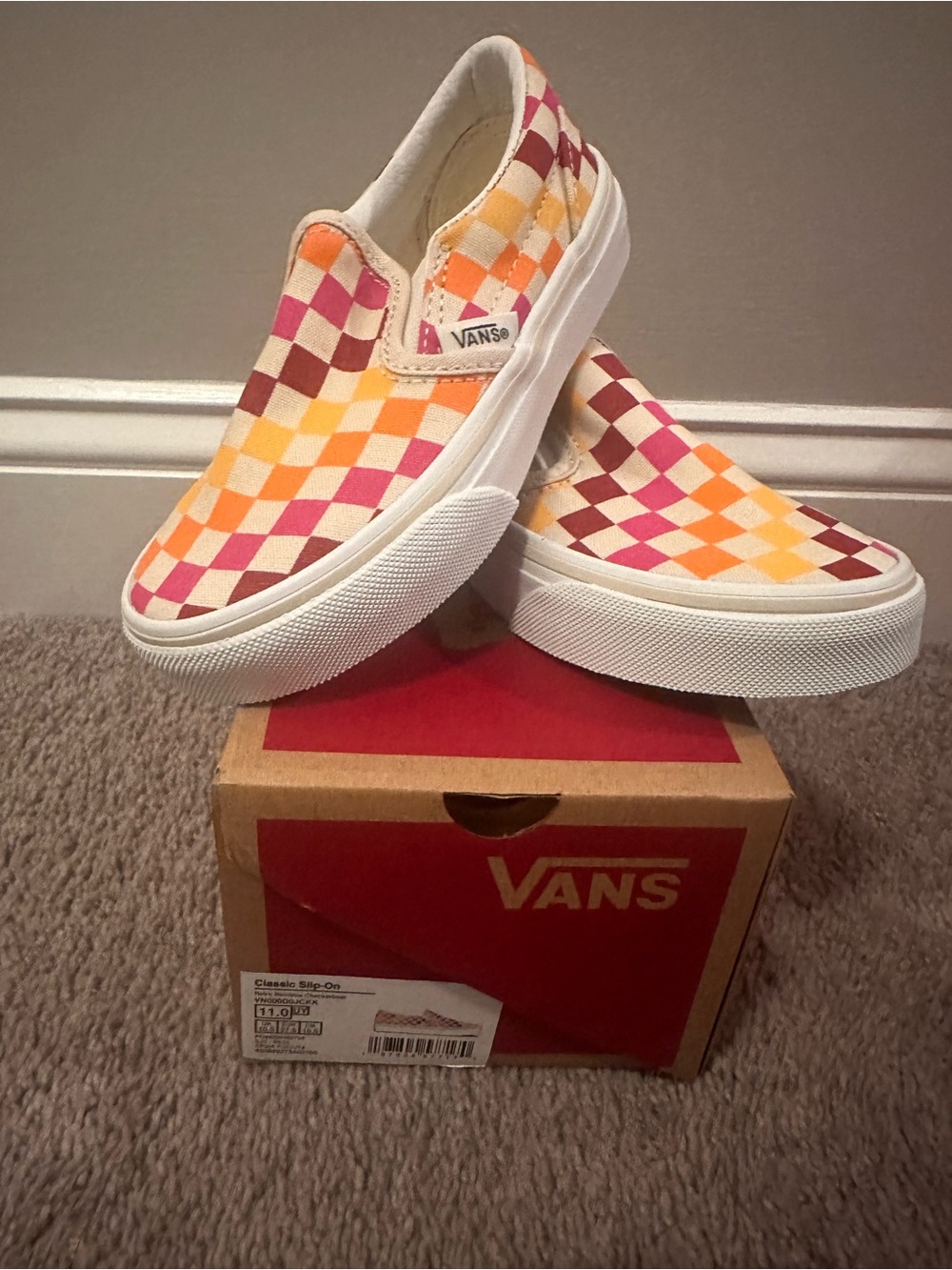 Brand New Girls Vans classic Slip-On, retro rainbow Checkerboard size 11